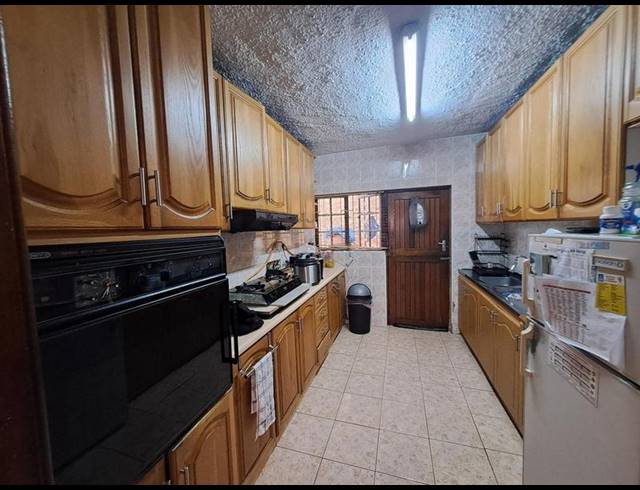 4 BEDROOM APARTMENT FOR SALE IN TONGAAT CENTRAL